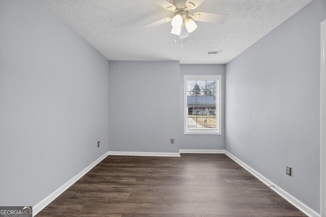 Foto del edificio - 5205 Maltdie Ct NE