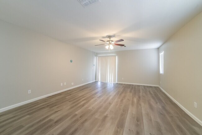 Foto del edificio - 8019 W Pioneer St
