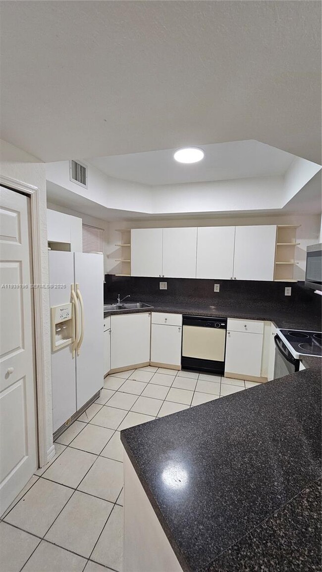 Building Photo - 908 SW 6th Ct