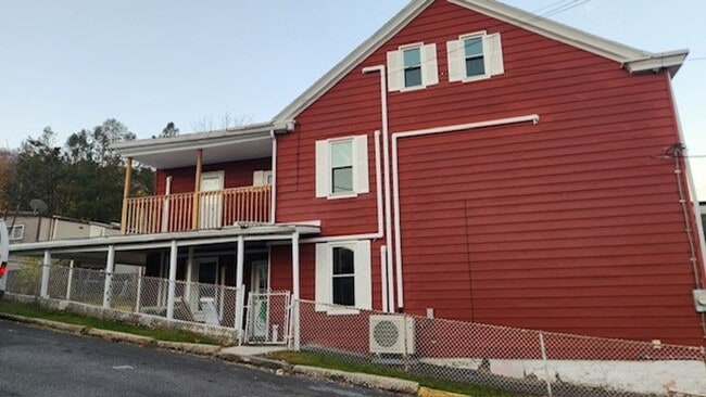 Building Photo - 3 bedroom 1 bathroom