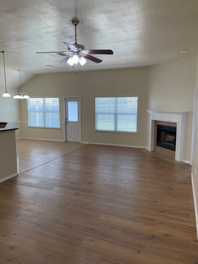 Building Photo - 7720 Woodbury Dr
