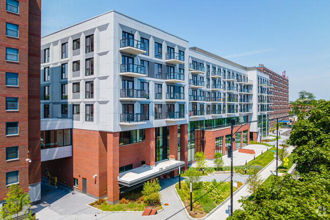 Building Photo - Sheffield of Lincoln Park