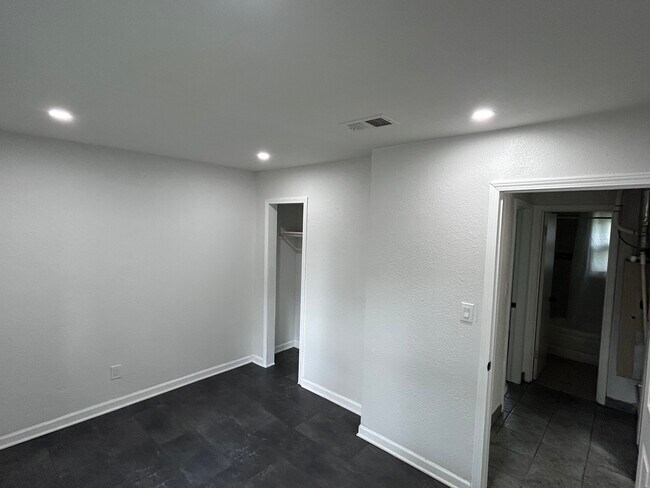 Foto del edificio - 5213 Locust Ave