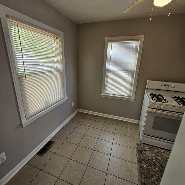 Building Photo - 2-Bedroom Ranch, Spacious Living Room, New Flooring, Kitchen with All Appliances, Laundry