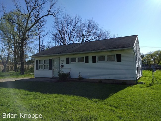 Building Photo - 2858 Fern Ave
