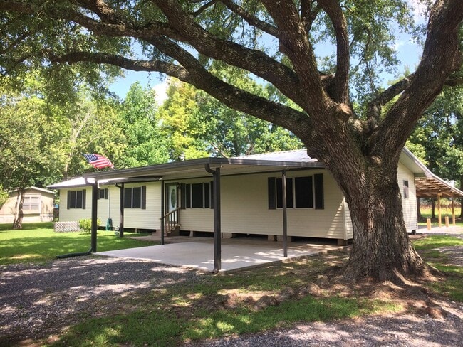 Building Photo - Four Bedroom, Two Bathroom, large yard, (MOVE IN SPECIAL!!)