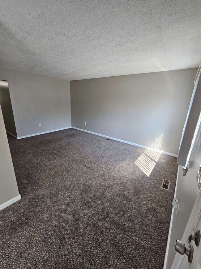 Foto del edificio - 3-Bedroom Ranch, Nice Kitchen, Good Sized Bedrooms, Double Wide Driveway, Big Backyard. Move In R...