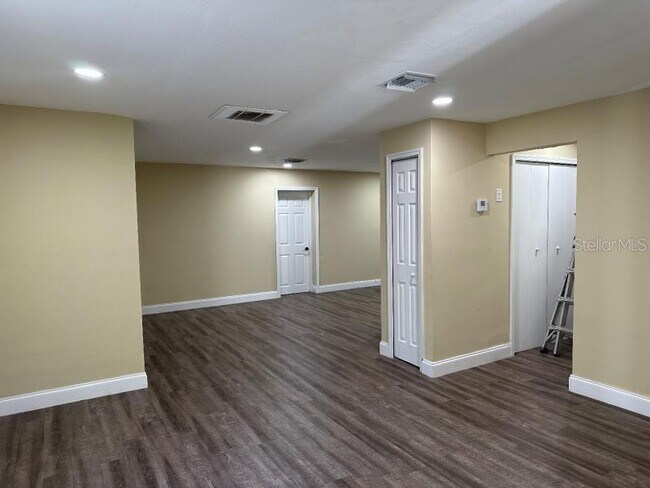 Foto del edificio - 648 W Webster Ave
