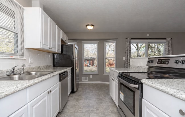 Foto del edificio - Welcome home to this updated 3 bedroom, 1 bath residence offering modern finishes!