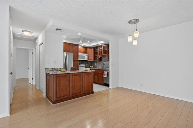 Foto del edificio - 130 Cypress Club Dr