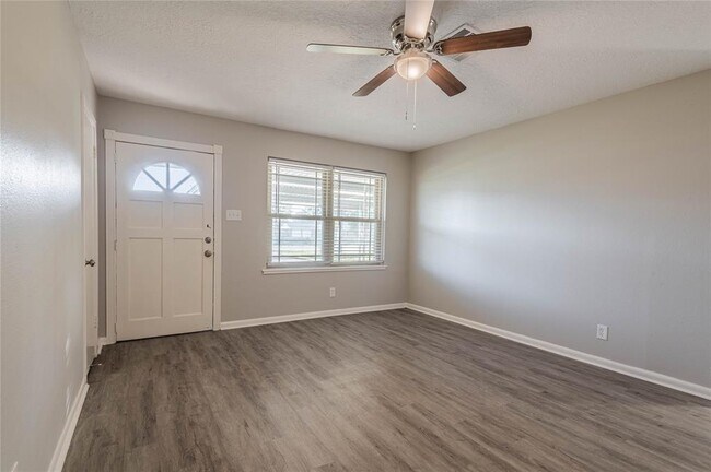 Building Photo - 813 Avenue G