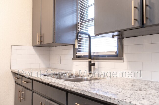 Foto del edificio - 403-409 W. 31st Street S. - 407