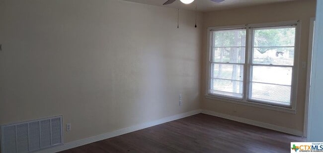 Building Photo - 1402 S 45th St