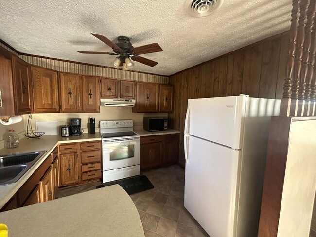 Foto del edificio - For Rent — Charming Furnished 2 Bedroom Home in Belspring, VA