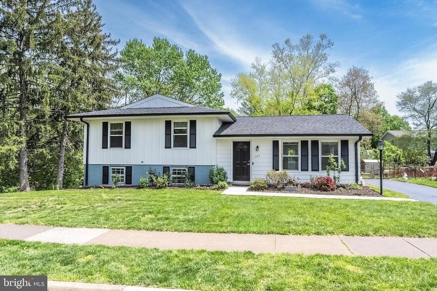 Primary Photo - 724 N Argonne Ave