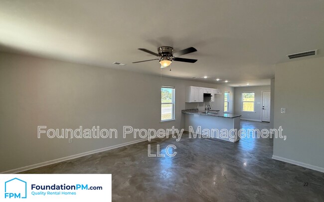Building Photo - 2502 E Tyler Ave