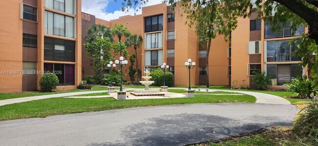 Foto del edificio - 9440 W Flagler St