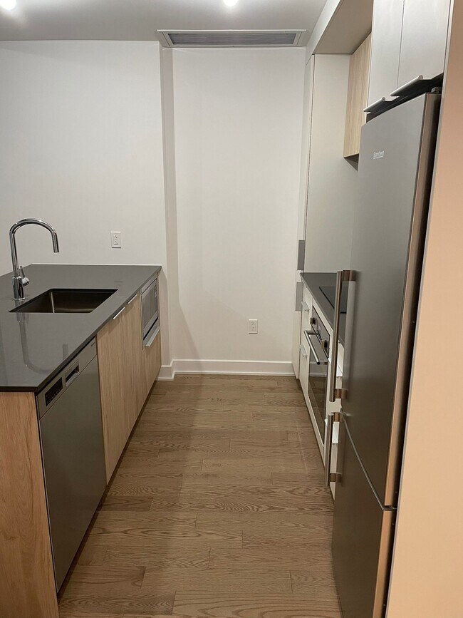 505 De L'escale Rue Unit 218, Brossard, QC J4Z 0T3 Condo for Rent in Brossard, QC