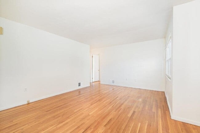 Foto del edificio - 1305 Warwick Rd