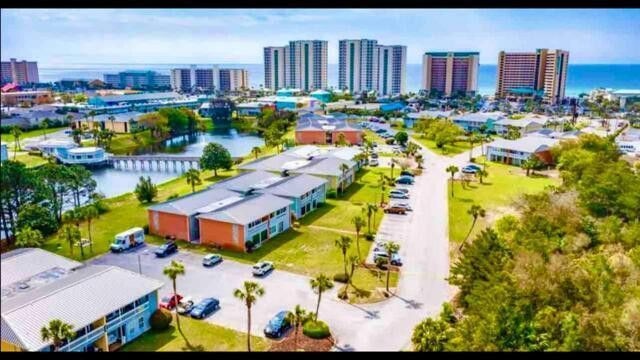 Building Photo - 4000 Gulf Terrace Dr