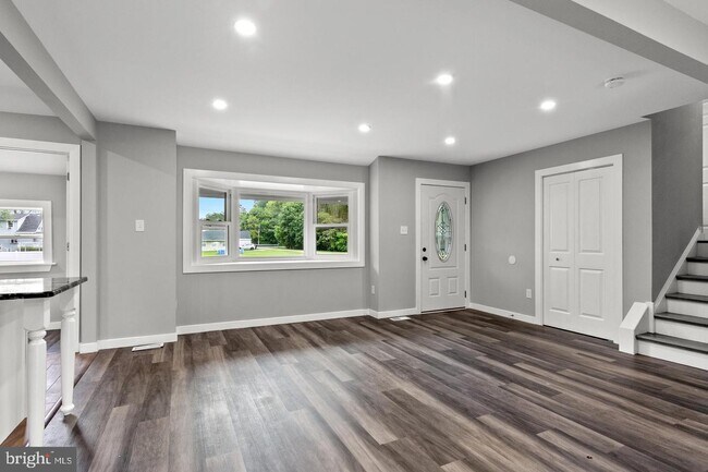 Foto del edificio - 37 Cedarbrook Rd