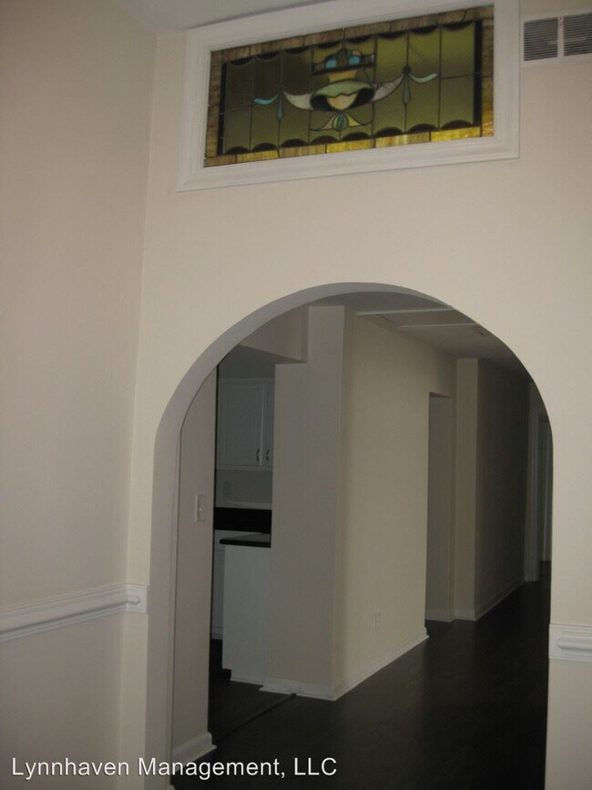 Foto del edificio - 402 Pembroke Ave