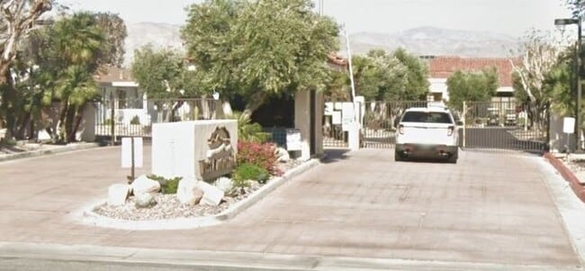 Building Photo - 15300 Palm Dr