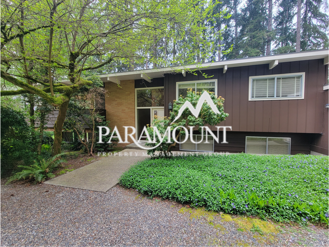 Building Photo - Island Living Awaits!!!! $1000 OFF FIRST M...