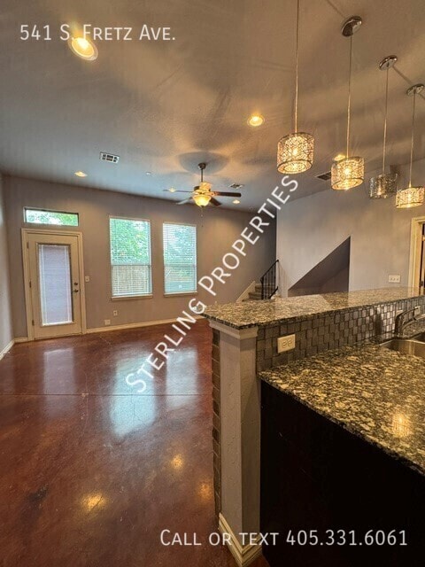 Building Photo - 541 S Fretz Ave
