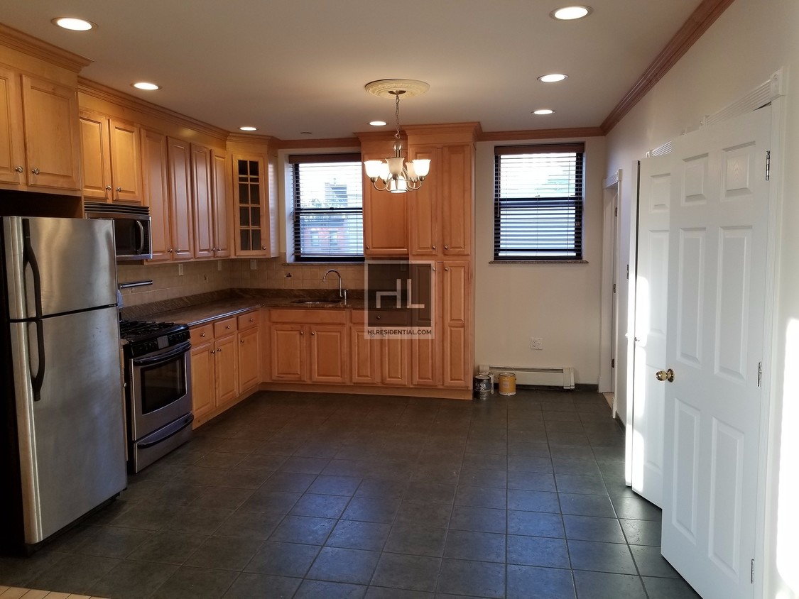 Primary Photo - 121 3rd St