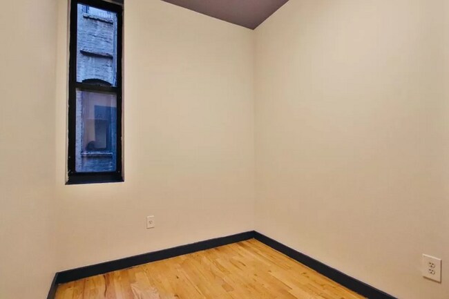 Building Photo - 34 E 7th St