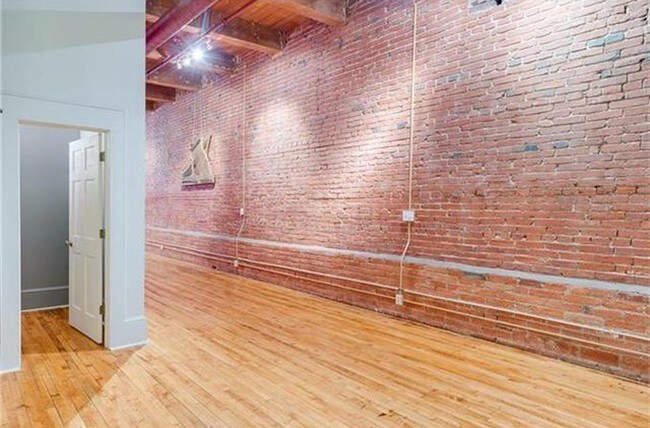 Foto del edificio - 306 W 7th St - Studio / Loft