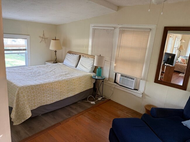 Building Photo - 4410 NE Indian River Dr