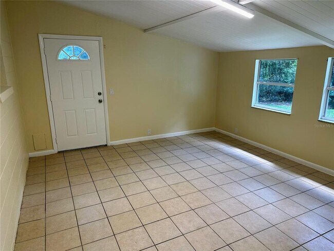 Building Photo - 39346 Rusbe Dr