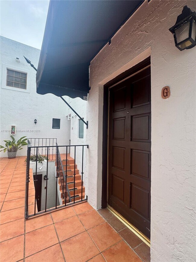 Foto del edificio - 437 Santander Ave
