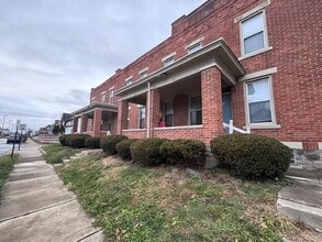 Building Photo - 896 E Whittier St