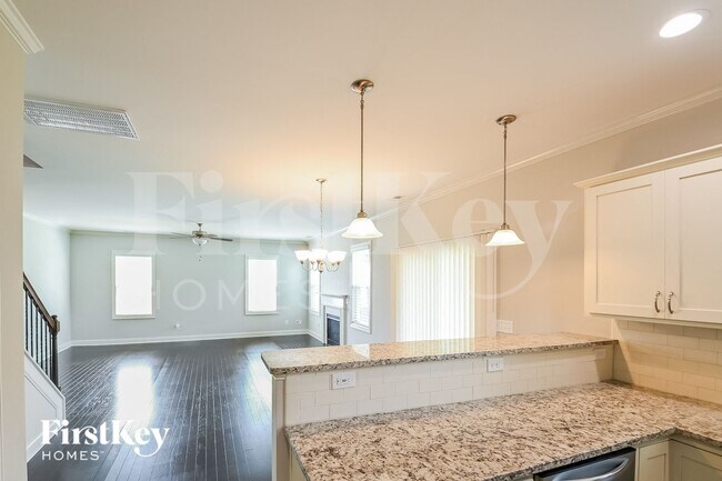 Building Photo - 92 Squire St