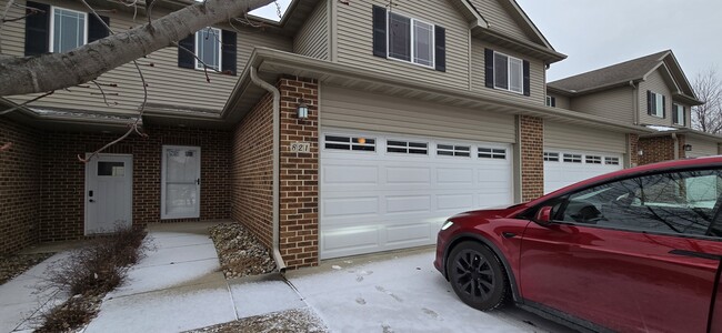 Building Photo - 821 SE Crossings Ln