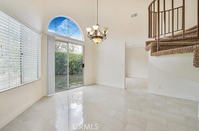 Foto del edificio - 6011 E Queens Dr