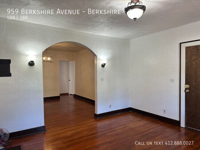 Building Photo - Fresh out of rehab! 1 bedroom 1 bath first...