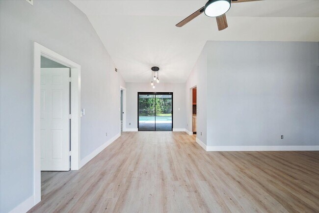 Foto del edificio - 634 Indigo Ave