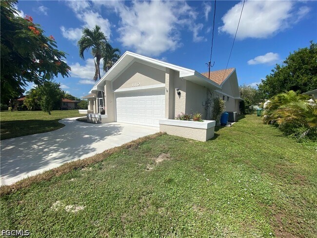 Building Photo - 1110 SW 15th Ave
