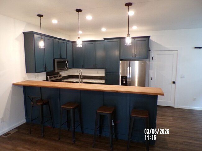 Foto del edificio - Newly remodeled Meadows Townhome