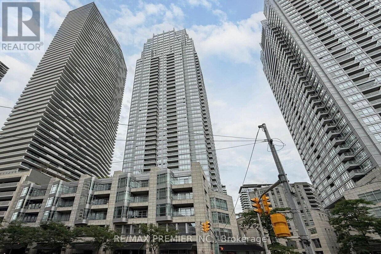 Photo principale - 2191-2191 Yonge St