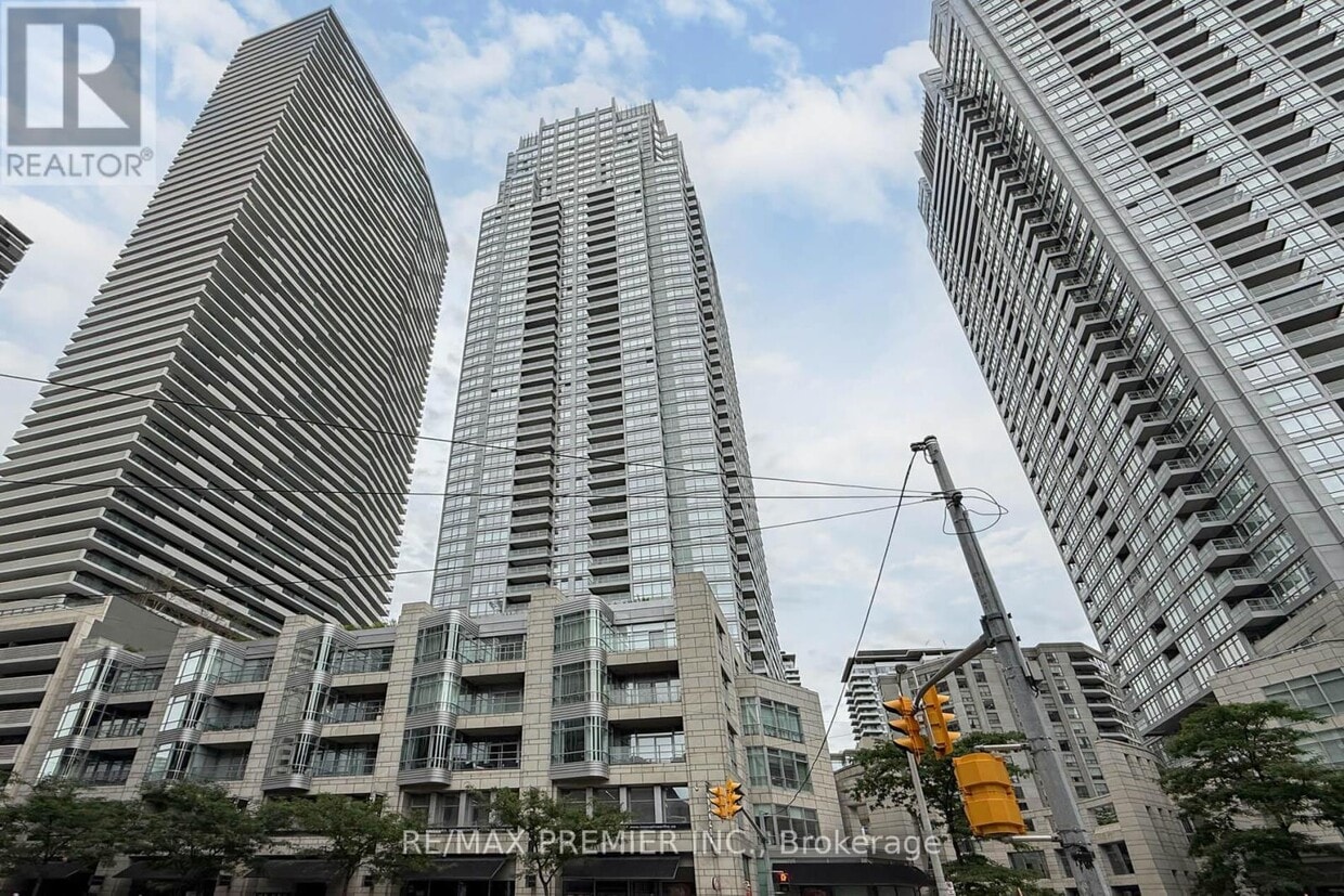 Primary Photo - 2191-2191 Yonge St