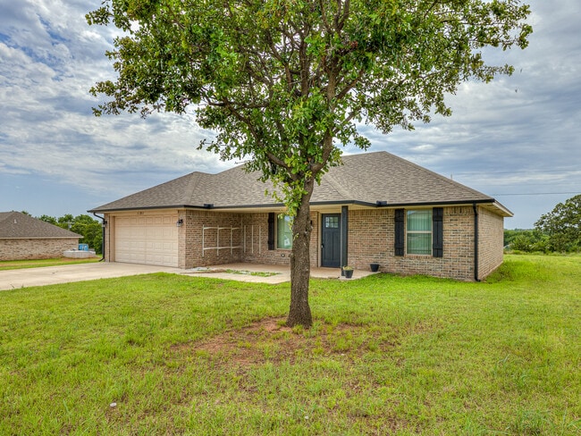 Building Photo - 2202 Buchanan Dr