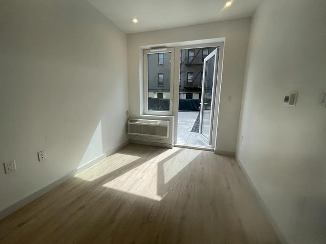 Building Photo - 458 Cyrus Pl