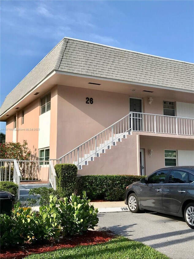 Primary Photo - 18081 SE Country Club Dr