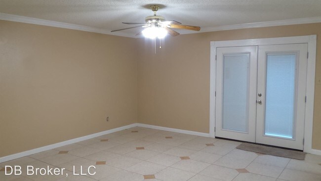Building Photo - 8114 Chestnut Manor Dr