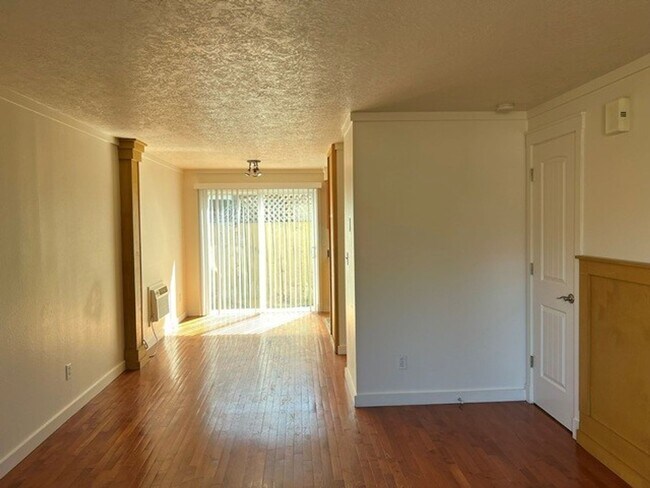 Foto del edificio - 1288 E Santiam St